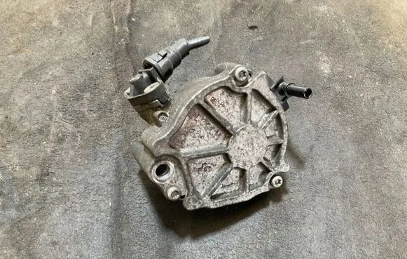 Peugeot Partner Vacuum pump 9804021880