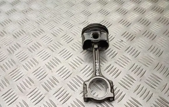 Nissan Qashqai Piston with connecting rod 