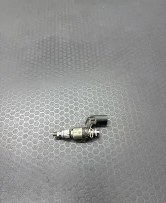 Volkswagen PASSAT B7 Fuel injector 03C906036F