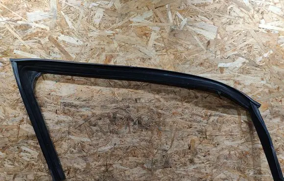 Alfa Romeo Stelvio Rubber seal front door (on door) 