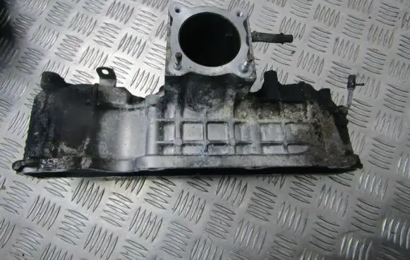 Toyota Avensis T270 Intake manifold 
