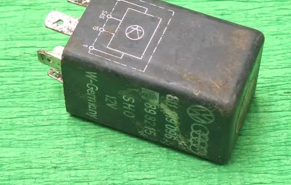 Volkswagen Golf II Other relay 811919096 898215