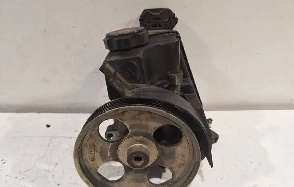 Peugeot 206 Power steering pump 9636868880