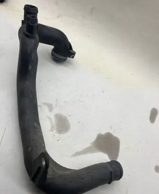Engine coolant pipe/hose