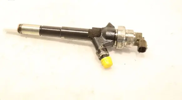 Opel Astra J Fuel injector