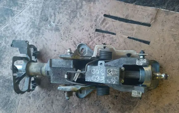 BMW 5 E60 E61 Steering wheel axle 6780868