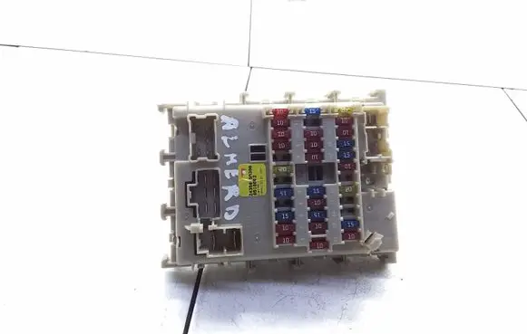 Nissan Almera N16 Relay mounting block 243505M300 0518002