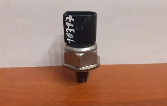 Fuel pressure sensor