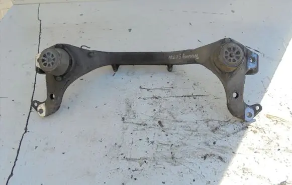 Volkswagen Touareg III Engine mount bracket