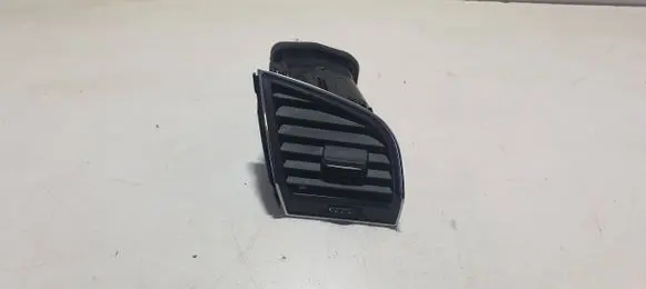 Skoda Fabia Mk3 (NJ) Dashboard side air vent grill/cover trim W22602 20006576