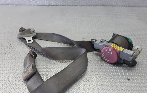 Mazda Premacy Front seatbelt