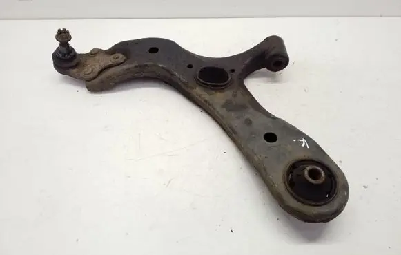 Toyota Avensis T270 Front lower control arm/wishbone