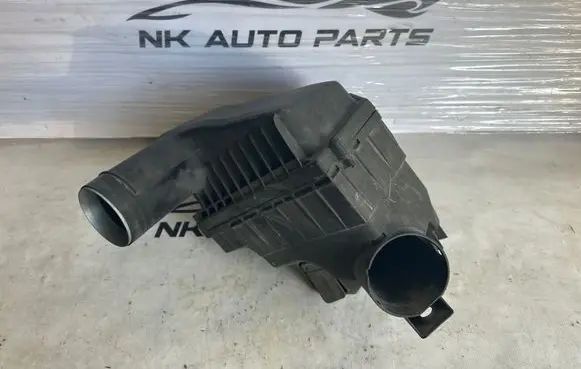Volvo XC70 Air filter box 30745343 6893945
