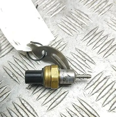 Mercedes-Benz Sprinter W906 Fuel pressure sensor A0045421618 A6510703981