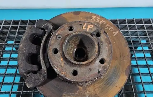 Front wheel hub spindle knuckle
