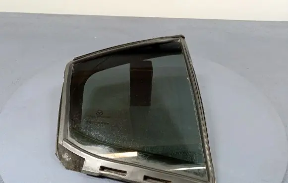 Mazda 3 II Rear door window glass
