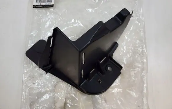 Mazda 3 III Intercooler air guide/duct channel BANE501V1