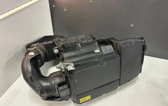 Mercedes-Benz C W204 Air filter box A2710940204