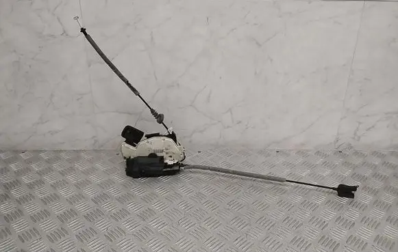 Volkswagen Golf VII Rear door lock 5K4839016Q