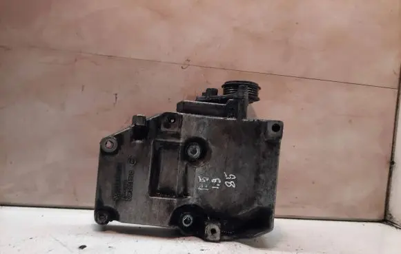 Volkswagen PASSAT B5 A/C compressor mount bracket 038260885C