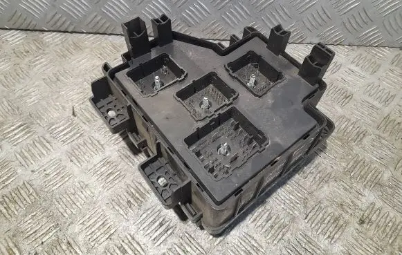 Hyundai Santa Fe Fuse module 919502B100