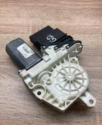 Volkswagen PASSAT B6 Rear door window regulator motor 1K0959704P