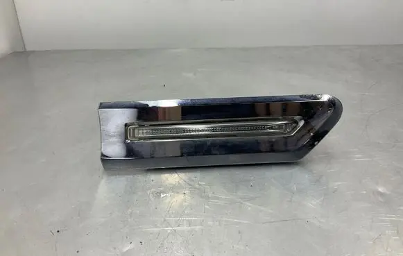BMW 7 F01 F02 F03 F04 Front fender indicator light 6750100001