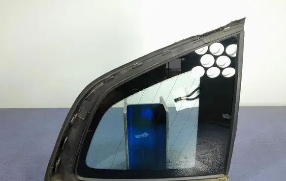 BMW X3 E83 Rear side window 7410066