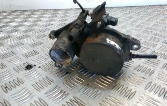 Ford Mondeo Mk III Vacuum pump XS7Q2A451BH