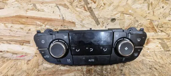 Opel Insignia A Climate control unit 13303331 10121800
