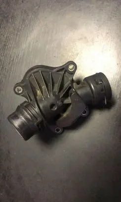 Thermostat/thermostat housing