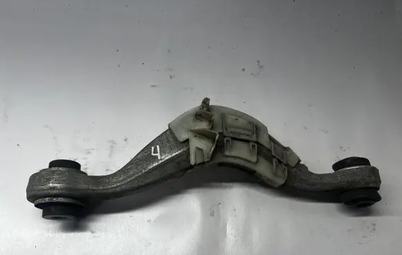 BMW 5 G30 G31 Rear upper control arm/wishbone 6870535