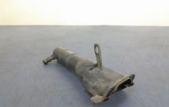 Volvo XC90 Windshield washer spray nozzle 