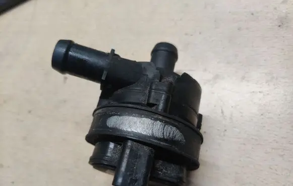 Mercedes-Benz A W176 Electric auxiliary coolant/water pump 0392023206 A0005000686