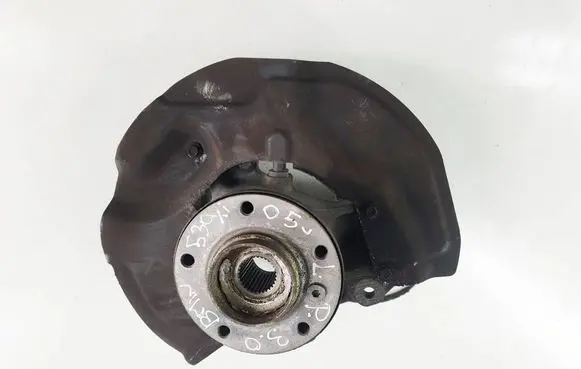 Front wheel hub spindle knuckle