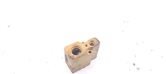 Volkswagen New Beetle Air conditioning (A/C) expansion valve 6N0820679A