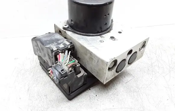 Volvo XC90 ABS Pump 30793445