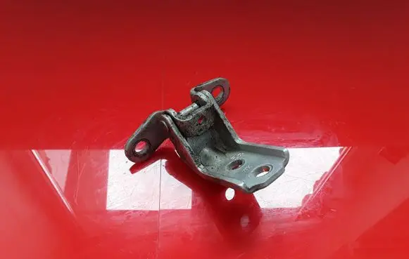 KIA Sorento Front door lower hinge A046057