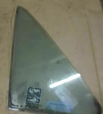 Volkswagen Golf I Front vent window/glass (coupe) 171845252A