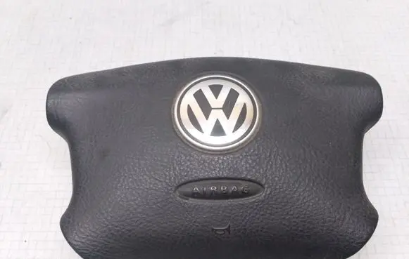 Volkswagen Golf IV Steering wheel airbag 3B0880201BM