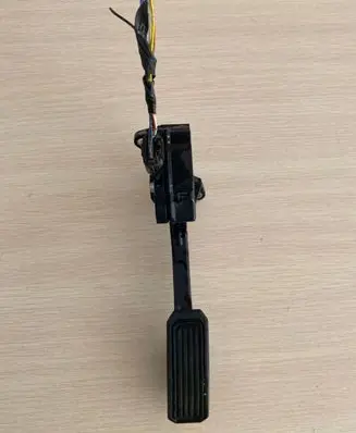 Toyota RAV 4 (XA30) Accelerator throttle pedal 7811042010