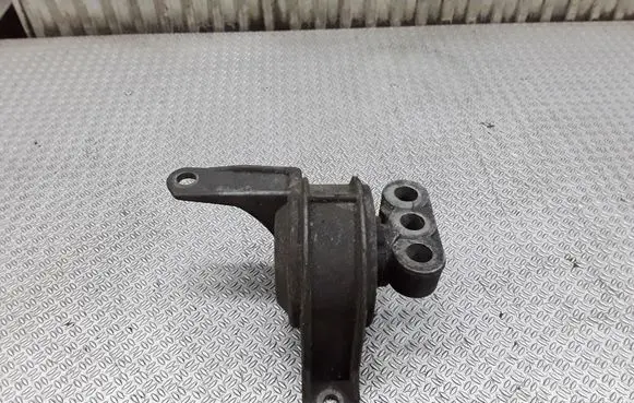 Opel Astra G Engine mount bracket 90575772