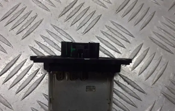 Nissan Note (E11) Heater blower motor/fan resistor
