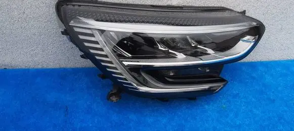 Renault Megane IV Headlight/headlamp 260105675R