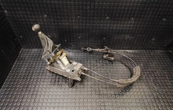 Seat Alhambra (Mk2) Gear shifter/selector 7N0711049A