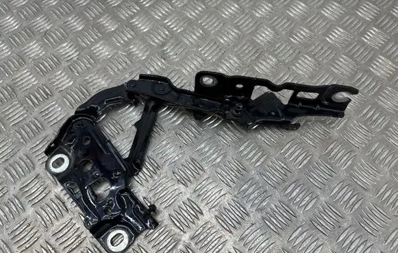 BMW 5 G30 G31 G38 Engine bonnet/hood hinges 7347407