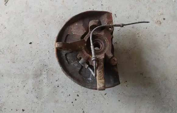 Volvo S40, V40 Front wheel hub spindle knuckle