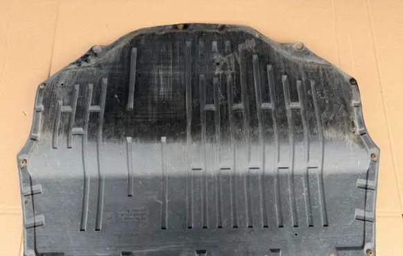 Skoda Fabia Mk2 (5J) Engine splash shield/under tray 6Q0825237AB