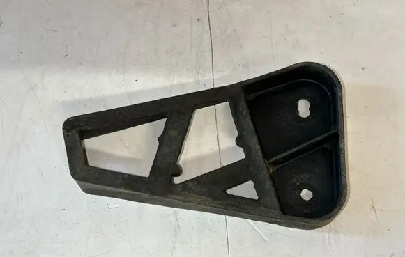 Opel Insignia A Rear bumper mounting bracket 13317877