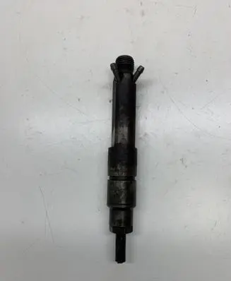 Volkswagen PASSAT B5 Fuel injector 028130201T 0432193747